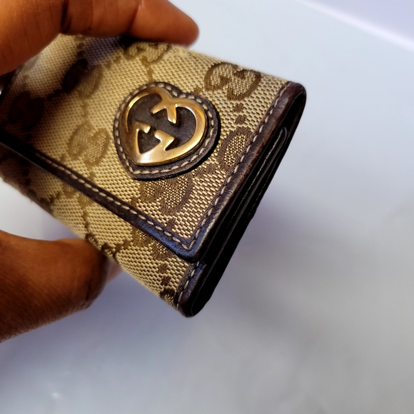 GUCCI Monogram Heart 6 Key Holder Case - Picture 7 of 8